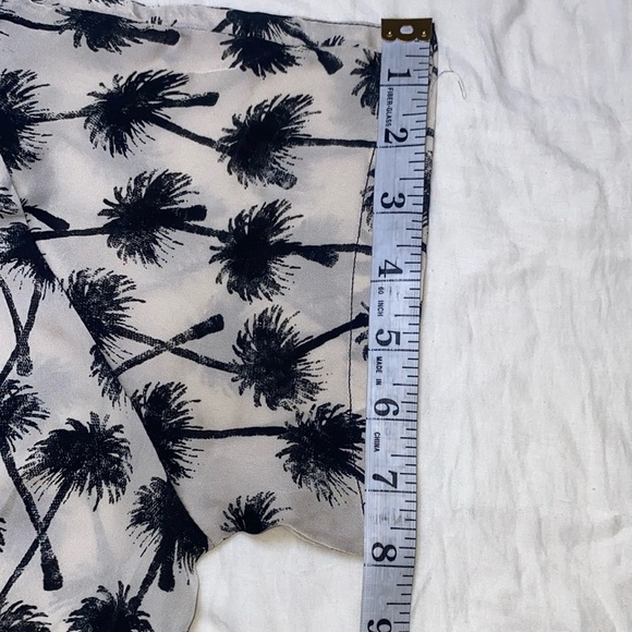 L'AGENCE Monochrome Palm Tree Blouse - Picture 7 of 9